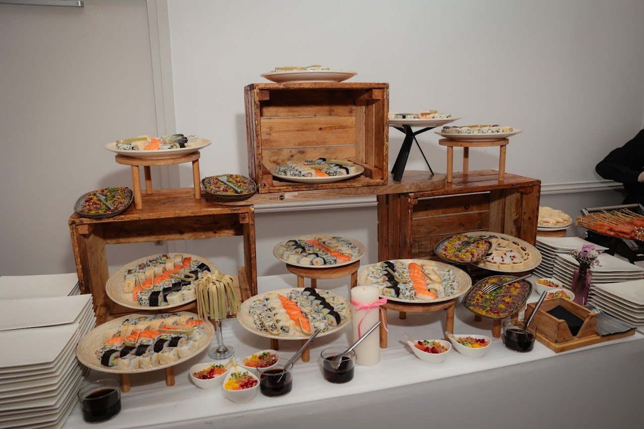 Buffet dressé dans la salle du Beth Loubavitch